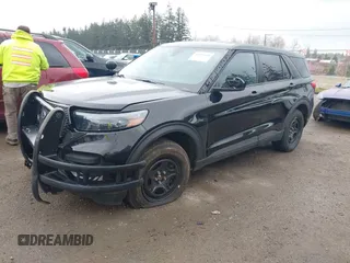 2022 Ford Police Interceptor Utility z VIN 1FM5K8AW2NNA08981, wystawiony jako IAAI lot #41857684 z przebiegiem 22 652 mil mil oraz . Historia ofert i sprzedaży dostępna na DreamBid. Obrazek 22.