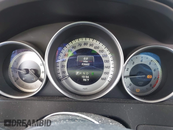 2015 Mercedes-Benz C 250 z VIN WDDGJ4HBXFG390555, wystawiony jako IAAI lot #42288436 z przebiegiem 93 665 mil mil oraz . Historia ofert i sprzedaży dostępna na DreamBid. Obrazek 16.
