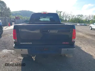 2013 GMC Sierra 2500HD Denali z VIN 1GT125E81DF112691, wystawiony jako IAAI lot #42220356 z przebiegiem 173 260 mil mil oraz . Historia ofert i sprzedaży dostępna na DreamBid. Obrazek 16.