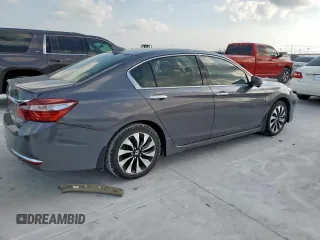 2017 Honda Accord Touring z VIN JHMCR6F79HC000923, wystawiony jako Copart lot #60062255 z przebiegiem 92 597 mil mil oraz Czysty tytuł • Clean title. Historia ofert i sprzedaży dostępna na DreamBid. Obrazek 3.