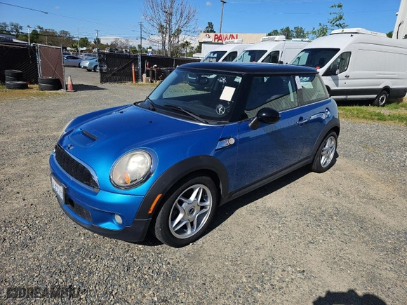2009 MINI Cooper Hardtop S with VIN WMWMF73519TW86705, listed as a Copart auction lot 52047985 with 80,443 mi miles and Clean Title. Bid and sale history available at carsss.com. Image 2.