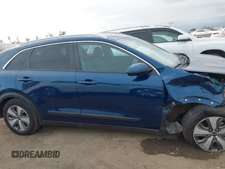2017 Kia Niro FE with VIN KNDCB3LC1H5093432, listed as a IAAI auction lot 41464983 with 99,516 mi miles. Bid and sale history available at carsss.com. Image 13.