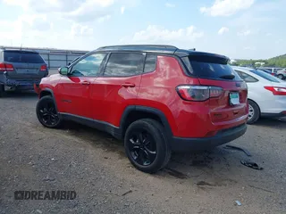 2021 Jeep Compass Latitude z VIN 3C4NJDBB5MT603608, wystawiony jako IAAI lot #40036775 z przebiegiem 61 257 mil mil oraz . Historia ofert i sprzedaży dostępna na DreamBid. Obrazek 3.