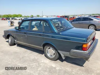 1992 Volvo 240 z VIN YV1AS8805N1467833, wystawiony jako Copart lot #51828515 z przebiegiem 178 826 mil mil oraz Szkoda całkowita • Salvage title. Historia ofert i sprzedaży dostępna na DreamBid. Obrazek 2.