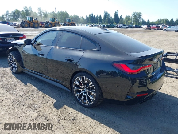 2022 BMW 4 Series M440i xDrive z VIN WBA13AW02NFL97513, wystawiony jako IAAI lot #42385642 z przebiegiem 33 827 mil mil oraz . Historia ofert i sprzedaży dostępna na DreamBid. Obrazek 3.