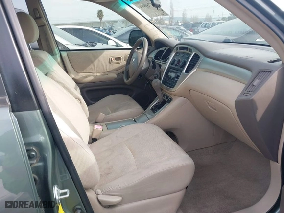 2004 Toyota Highlander with VIN JTEEP21A640056420, listed as a IAAI auction lot 41759494 with 299,800 mi miles. Bid and sale history available at carsss.com. Image 5.