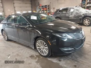 2013 Lincoln MKZ with VIN 3LN6L2J98DR803778, listed as a IAAI auction lot 41651370 with 190,840 mi miles. Bid and sale history available at carsss.com. Image 1.