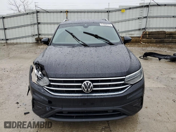 2023 Volkswagen Tiguan SE z VIN 3VVNB7AX0PM100371, wystawiony jako Copart lot #51858375 z przebiegiem 46 940 mil mil oraz Szkoda całkowita • Salvage title. Historia ofert i sprzedaży dostępna na DreamBid. Obrazek 5.