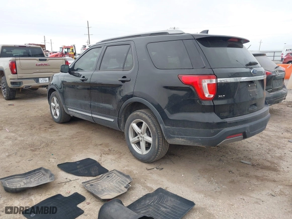 2019 Ford Explorer XLT with VIN 1FM5K7D87KGB38214, listed as a IAAI auction lot 41093334 with 114,985 mi miles. Bid and sale history available at carsss.com. Image 3.