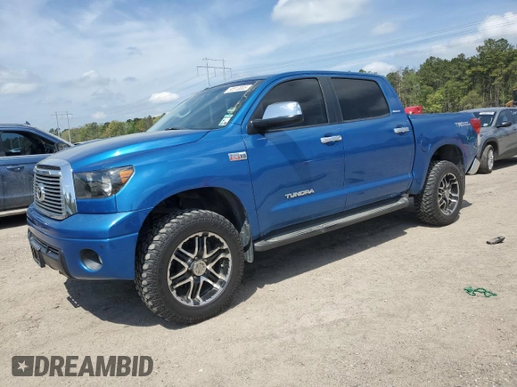2010 Toyota Tundra Limited z VIN 5TFHW5F16AX130940, wystawiony jako Copart lot #50510085 z przebiegiem 316 494 mil mil oraz Szkoda całkowita • Salvage title. Historia ofert i sprzedaży dostępna na DreamBid. Obrazek 1.