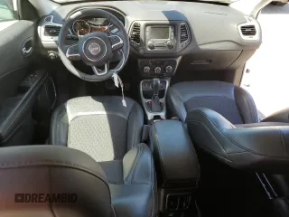 2018 Jeep Compass Latitude z VIN 3C4NJCBB8JT495295, wystawiony jako Copart lot #61054315 z przebiegiem 50 324 mil mil oraz Szkoda całkowita • Salvage title. Historia ofert i sprzedaży dostępna na DreamBid. Obrazek 8.