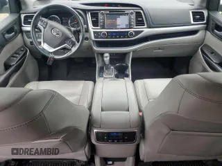 2017 Toyota Highlander XLE with VIN 5TDJZRFH5HS477446, listed as a Copart auction lot 60132215 with 58,830 mi miles and Salvage title. Bid and sale history available at DreamBid. Image 8.