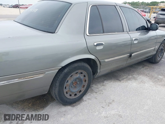2003 Mercury Grand Marquis GS Convenience z VIN 2MEFM74W83X678151, wystawiony jako IAAI lot #42393410 z przebiegiem 273 966 mil mil oraz . Historia ofert i sprzedaży dostępna na DreamBid. Obrazek 15.