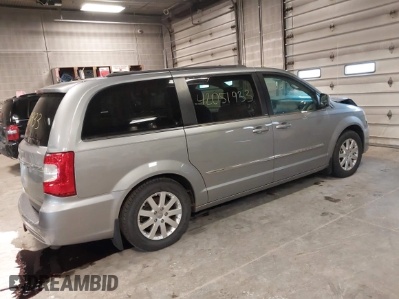 2013 Chrysler Town & Country Touring with VIN 2C4RC1BG1DR646691, listed as a IAAI auction lot 42051933 with 162,960 mi miles. Bid and sale history available at carsss.com. Image 4.