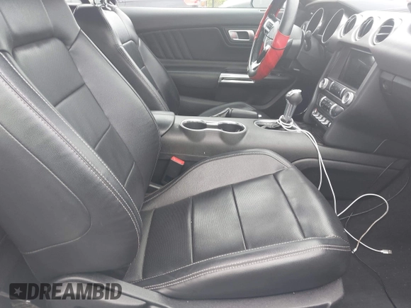 2022 Ford Mustang EcoBoost z VIN 1FATP8UH3N5104988, wystawiony jako IAAI lot #42320593 z przebiegiem 51 101 mil mil oraz . Historia ofert i sprzedaży dostępna na DreamBid. Obrazek 5.