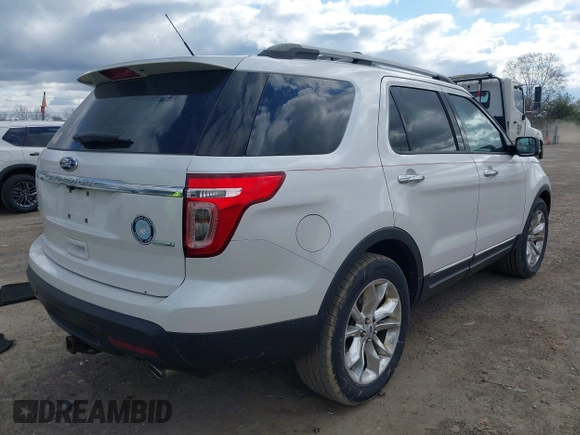 2013 Ford Explorer XLT with VIN 1FM5K8D87DGA79075, listed as a IAAI auction lot 42027067 with 152,068 mi miles and . Bid and sale history available at carsss.com. Image 4.