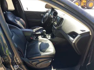 2016 Jeep Cherokee Trailhawk with VIN 1C4PJMBS3GW232519, listed as a IAAI auction lot 41937545 with Not provided miles and . Bid and sale history available at DreamBid. Image 5.