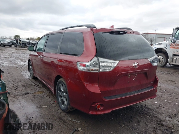 2018 Toyota Sienna SE with VIN 5TDXZ3DC0JS952795, listed as a IAAI auction lot 41729659 with 92,290 mi miles and . Bid and sale history available at DreamBid. Image 3.