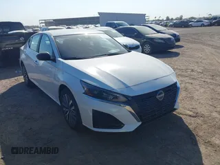 2025 Nissan Altima SV z VIN 1N4BL4DV1SN373220, wystawiony jako IAAI lot #42371754 z przebiegiem 3 228 mil mil oraz . Historia ofert i sprzedaży dostępna na DreamBid. Obrazek 1.