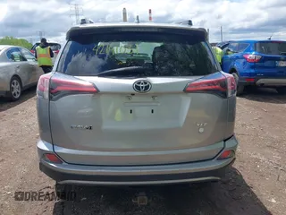 2018 Toyota RAV4 XLE z VIN 2T3WFREV1JW427878, wystawiony jako IAAI lot #42191031 z przebiegiem 97 264 mil mil oraz . Historia ofert i sprzedaży dostępna na DreamBid. Obrazek 16.