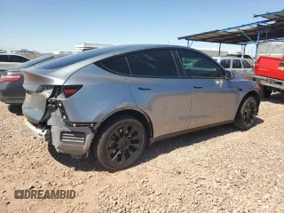 2024 Tesla Model Y Long Range z VIN 7SAYGDEE6RA322800, wystawiony jako Copart lot #49470595 z przebiegiem 16 372 mil mil oraz Szkoda całkowita • Salvage title. Historia ofert i sprzedaży dostępna na DreamBid. Obrazek 3.