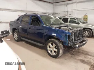 2013 Chevrolet Avalanche LT z VIN 3GNTKFE71DG309629, wystawiony jako IAAI lot #42082132 z przebiegiem 139 428 mil mil oraz . Historia ofert i sprzedaży dostępna na DreamBid. Obrazek 1.