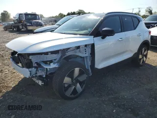 2024 Volvo XC40 Plus z VIN YV4ER3XL8R2244524, wystawiony jako Copart lot #67771074 z przebiegiem 1357 mil mil oraz Czysty tytuł • Clean title. Historia ofert i sprzedaży dostępna na DreamBid. Obrazek 1.