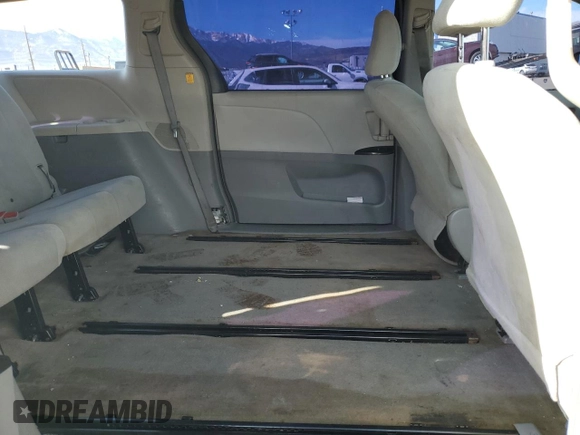 2013 Toyota Sienna L с VIN 5TDZK3DCXDS322283, выставлен на аукционе Copart как лот 43822525 с пробегом 151 341 миль миль и Списание • Salvage title. История ставок и продаж доступна на DreamBid. Изображение 12.