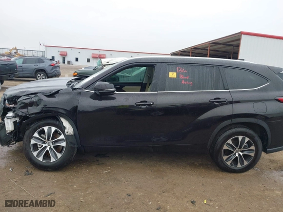2021 Toyota Highlander XLE with VIN 5TDGZRAH2MS046851, listed as a IAAI auction lot 41603390 with 1 mi miles. Bid and sale history available at carsss.com. Image 15.