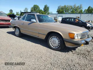 1987 Mercedes-Benz 560 SL z VIN WDBBA48D6HA060485, wystawiony jako Copart lot #57867585 z przebiegiem 120 808 mil mil oraz Tytuł czysty. Historia ofert i sprzedaży dostępna na DreamBid. Obrazek 4.