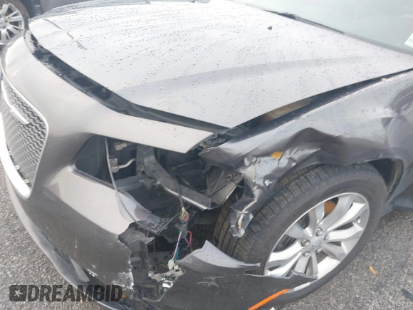 2019 Chrysler 300 Limited with VIN 2C3CCAKG5KH594978, listed as a IAAI auction lot 41261006 with 184,890 mi miles. Bid and sale history available at carsss.com. Image 6.