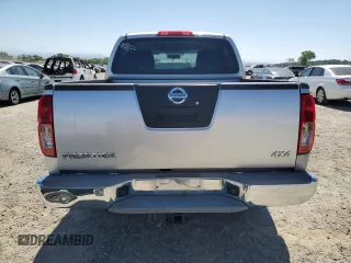 2005 Nissan Frontier LE z VIN 1N6AD07W95C443995, wystawiony jako Copart lot #61102285 z przebiegiem 248 740 mil mil oraz Czysty tytuł • Clean title. Historia ofert i sprzedaży dostępna na DreamBid. Obrazek 6.