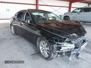 2015 Infiniti Q50 z VIN JN1BV7AP6FM338571, wystawiony jako IAAI lot #40664286 z przebiegiem 117 820 mil mil oraz . Historia ofert i sprzedaży dostępna na DreamBid. Obrazek 1.