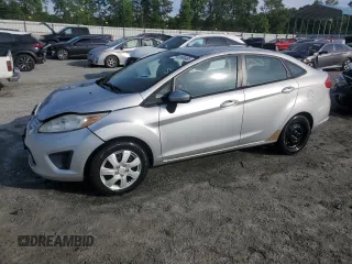 2013 Ford Fiesta S z VIN 3FADP4AJ9DM140665, wystawiony jako Copart lot #61634485 z przebiegiem 165 124 mil mil oraz Szkoda całkowita • Salvage title. Historia ofert i sprzedaży dostępna na DreamBid. Obrazek 1.