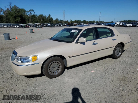 2001 Lincoln Town Car Cartier z VIN 1LNHM83W31Y671814, wystawiony jako Copart lot #77169664 z przebiegiem Nie podano mil oraz Szkoda całkowita • Salvage title. Historia ofert i sprzedaży dostępna na DreamBid. Obrazek 1.