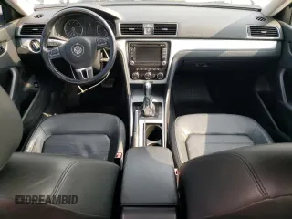 2012 Volkswagen Passat SE z VIN 1VWBM7A30CC087834, wystawiony jako Copart lot #58794095 z przebiegiem 139 044 mil mil oraz Czysty tytuł • Clean title. Historia ofert i sprzedaży dostępna na DreamBid. Obrazek 8.