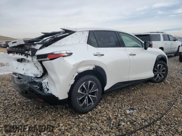 2024 Lexus RZ 450e Premium z VIN JTJAAAAB8RA023618, wystawiony jako Copart lot #43230375 z przebiegiem 8307 mil mil oraz Szkody całkowita. Historia ofert i sprzedaży dostępna na DreamBid. Obrazek 3.