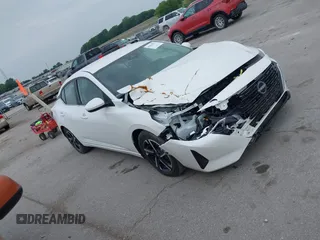 2024 Nissan Sentra SV z VIN 3N1AB8CV4RY274313, wystawiony jako IAAI lot #42442578 z przebiegiem 33 681 mil mil oraz . Historia ofert i sprzedaży dostępna na DreamBid. Obrazek 1.
