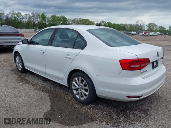 2015 Volkswagen Jetta SE z VIN 3VWD17AJ8FM323116, wystawiony jako IAAI lot #42246679 z przebiegiem 175 446 mil mil oraz . Historia ofert i sprzedaży dostępna na DreamBid. Obrazek 3.