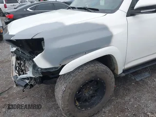 2018 Toyota 4Runner SR5 с VIN JTEZU5JR8J5187543, выставлен на аукционе IAAI как лот 42247276 с пробегом 101 405 миль миль и . История ставок и продаж доступна на DreamBid. Изображение 18.