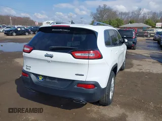 2016 Jeep Cherokee Latitude with VIN 1C4PJMCS8GW157492, listed as a IAAI auction lot 42013292 with 69,578 mi miles. Bid and sale history available at carsss.com. Image 4.