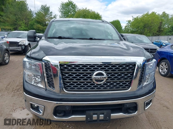 2017 Nissan Titan Platinum Reserve z VIN 1N6AA1E56HN522395, wystawiony jako IAAI lot #42333517 z przebiegiem 111 679 mil mil oraz . Historia ofert i sprzedaży dostępna na DreamBid. Obrazek 12.