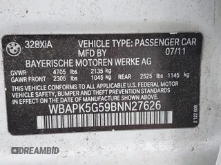 2011 BMW 3 Series 328i xDrive z VIN WBAPK5G59BNN27626, wystawiony jako IAAI lot #42140058 z przebiegiem 122 120 mil mil oraz . Historia ofert i sprzedaży dostępna na DreamBid. Obrazek 9.