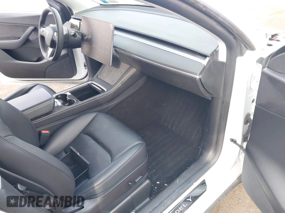 2021 Tesla Model Y Performance with VIN 5YJYGDEF1MF262930, listed as a IAAI auction lot 41606321 with 28,882 mi miles and . Bid and sale history available at DreamBid. Image 5.