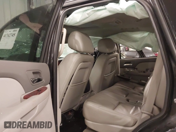 2010 Chevrolet Tahoe LT z VIN 1GNUKBE04AR231293, wystawiony jako IAAI lot #41742745 z przebiegiem Nie podano mil oraz . Historia ofert i sprzedaży dostępna na DreamBid. Obrazek 8.