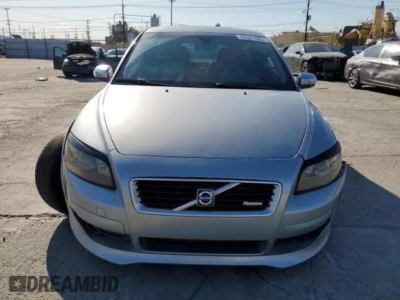 2009 Volvo C30 z VIN YV1MK672692122489, wystawiony jako Copart lot #49521025 z przebiegiem 134 754 mil mil oraz Szkoda całkowita • Salvage title. Historia ofert i sprzedaży dostępna na DreamBid. Obrazek 5.
