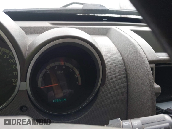 2007 Dodge Nitro SLT z VIN 1D8GU58K97W700047, wystawiony jako IAAI lot #41805822 z przebiegiem 186 604 mil mil oraz . Historia ofert i sprzedaży dostępna na DreamBid. Obrazek 7.