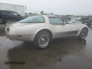 1982 Chevrolet Corvette z VIN 1G1AY0780C5109728, wystawiony jako Copart lot #55628315 z przebiegiem 61 806 mil mil oraz Szkody całkowita. Historia ofert i sprzedaży dostępna na DreamBid. Obrazek 3.