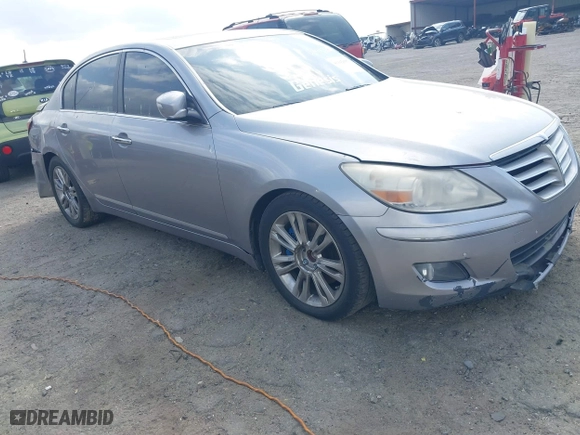 2009 Hyundai Genesis with VIN KMHGC46FC9U068194, listed as a IAAI auction lot 41942097 with 277,354 mi miles. Bid and sale history available at carsss.com. Image 1.