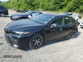2023 Toyota Camry SE z VIN 4T1T11BK9PU097986, wystawiony jako Copart lot #58019305 z przebiegiem 65 343 mil mil oraz Szkoda całkowita • Salvage title. Historia ofert i sprzedaży dostępna na DreamBid. Obrazek 1.